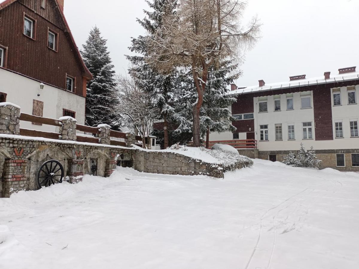 Osrodek Wypoczynkowy Nad Wodospadem Przesieka Kültér fotó